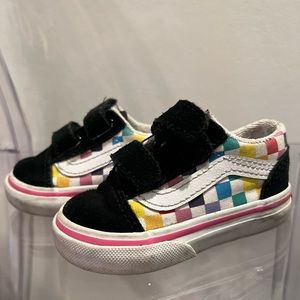 VANS OLD SKOOL V SHOE, Toddler, Size 4